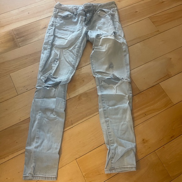 Light American Eagle size 4 regular length jeans - Picture 1 of 3